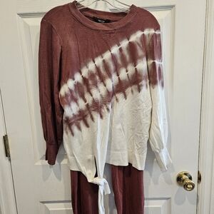 Beautiful Vera Wang 2 Piece Set -  Top is a Small and the Bottoms are XSmall